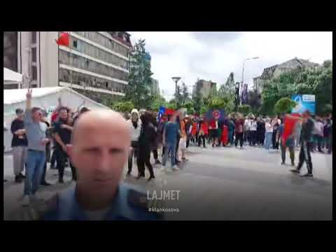 Protuestuesit shqiptarë mblidhen te Ura e Ibrit, s’dinë kush u ka thirrur