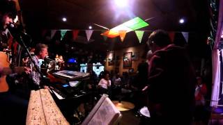 Howz the craic?  Irish night live music by The Blue Project