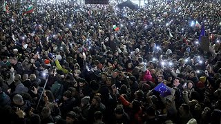 On binlerce protestocu Bulgaristan'ın iktidar koalisyonuna karşı toplandı