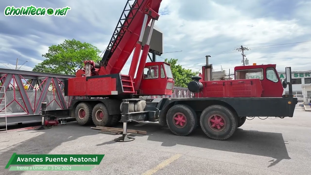 Avances en la Instalación del Puente Peatonal frente a Unimall en Choluteca