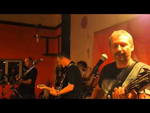 Rotující kotleta Silvestr nanečisto Horní Libchava Framus Five /Michal Prokop Stodolní Live PC290004