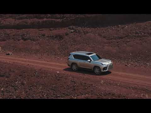 2022 Lexus LX 600 Ultra Luxury driving footage | Autoblog