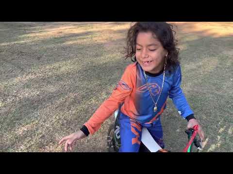 Mc kzinhooo Andando na sua motinho