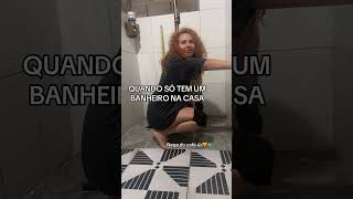 O RUIM DE TER UM BANHEIRO SÓ NA CASA #humor #comedia #donadecasa