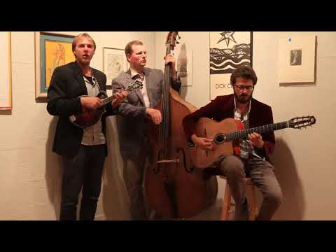 "J'attendrai" - French Gypsy Jazz on Mandolin - Dave Holodiloff Trio