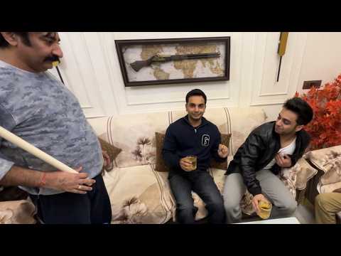 Daddy se maar padhi - Daaru peete hue pakad lia