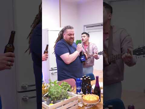 Video Thumbnail: Nach der ersten Liveshow wird Lex’ Geburtstag gefeiert und beim Kuchen über den Abend geredet 🎂