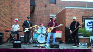 Low Flying Plains Plays Two Tickets to Paradise