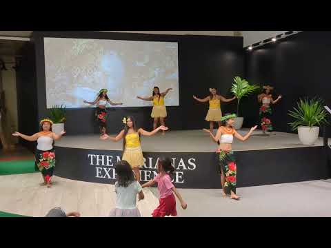 Dança tradicional Chamorro e Caroliniana na DFS Galleria, Saipan