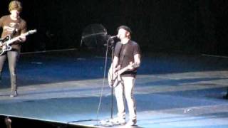 Fall Out Boy- She&#39;s My Winona (+pete dancing! &amp; moshing scene) [Live In Macau 19JUL09]