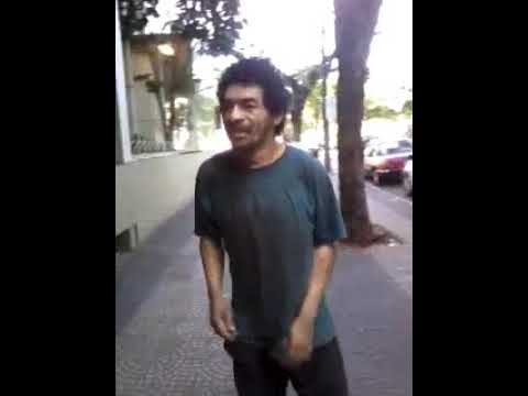 A volta do galo cego 'flanelinha nada a ver'.  Se bater 1000 inscritos vou atrás do paradeiro dele.