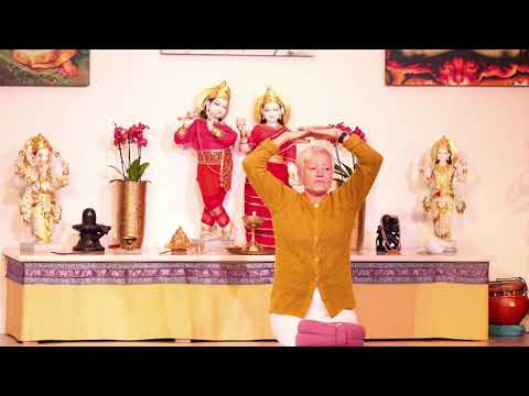 Yogatherapie: Yoga der Freundlichkeit und Achtsamkeit - Yoga Vidya Ashram Live - 9:15 Uhr 24.11.2021