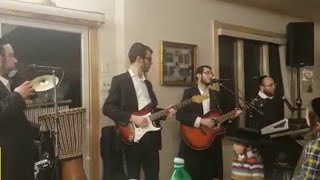 חנוכה קומזיץ עם דובי מייזלס