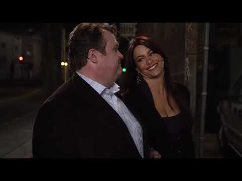 Modern Family 1x18 - Gloria's old neighborhood