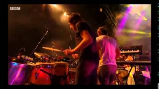 Hot Chip Glastonbury 2015 Live - Dancing In The Dark Feat. Caribou
