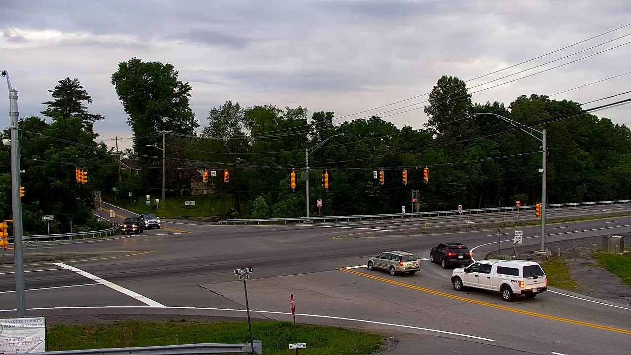 Live webcam view of Tudor's Biscuit World Intersection Cam