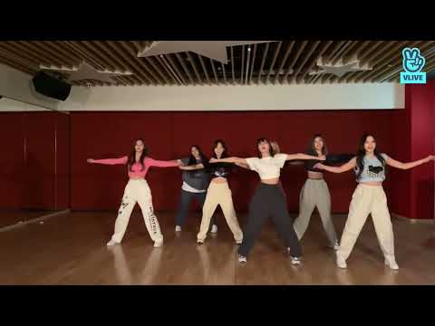 NMIXX dancing to TWICE LIKEY