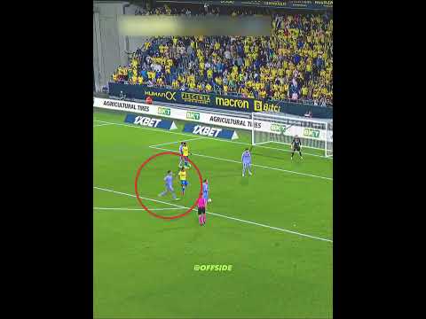 Busquets 1000 IQ Moment😳