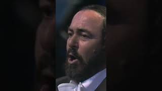 Pavarotti performing Mamma in 1991. Simply beautiful🌹