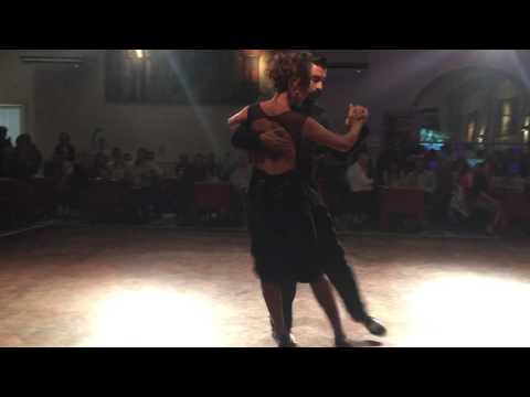  Néstor Patitas Azorín  and  Rui Saito  are  dancing  to  the  milonga  "  Meta Fierro  "  by  Juan D'Arienzo  in  2017
