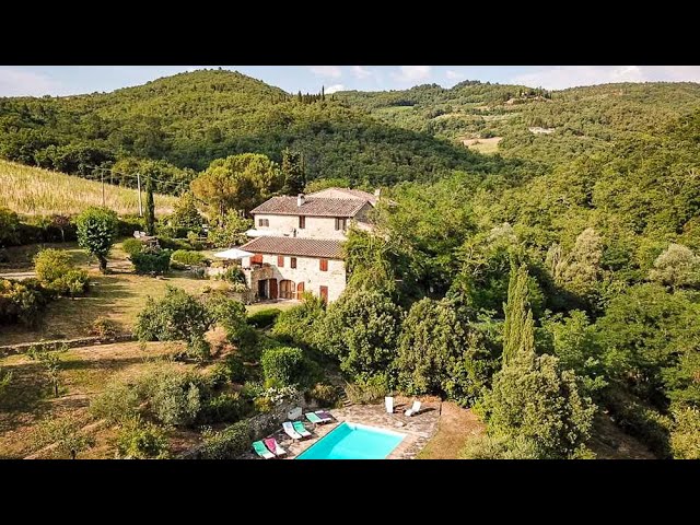 LA COLOMBAIA - Typical Tuscan farmhouse, swimming pool and panoramic view of the Classic Chianti hills