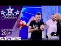 Proba Mânuțe Grațioase Construiesc Un Turn Din Zaruri Cu Mânuși De Box Arena Starurilor