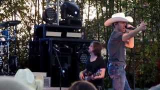 Justin Moore comments on cancellations and sings "Guns" Live