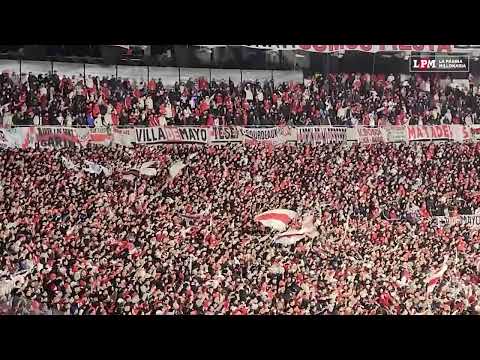 ""Vamo campeón, vamo a ganar" + "Unidos descontrolados"" Barra: Los Borrachos del Tablón • Club: River Plate • País: Argentina