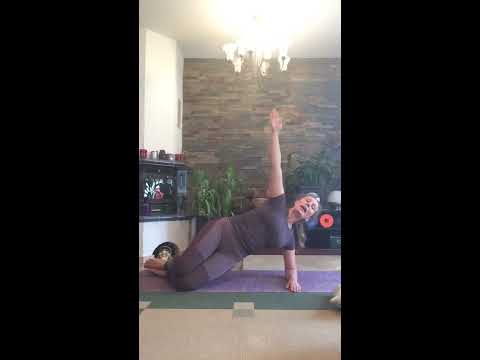 Seitliche Brettposition und Schwimmen in Bauchlage