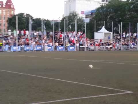 Lärje Angered IF vinner semifinal på straffar. Gothia Cup 2014 - TilliT TV