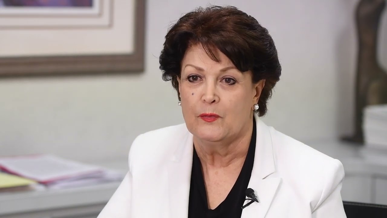 The ÂÜÀòÉç Breast Center – Jacksonville offers Personalized Breast Health and Second Opinion Services designed to provide second opinions, comprehensive risk assessments and individualized breast health education and counseling. Dr. Shahla Masood, pathologist and medical director of the ÂÜÀòÉç Jacksonville Breast Center, explains why getting a second opinion can be crucial in saving your life.