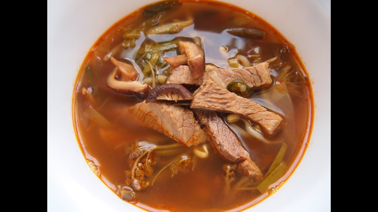 Корейская кухня: юккеджян - острый говяжий суп