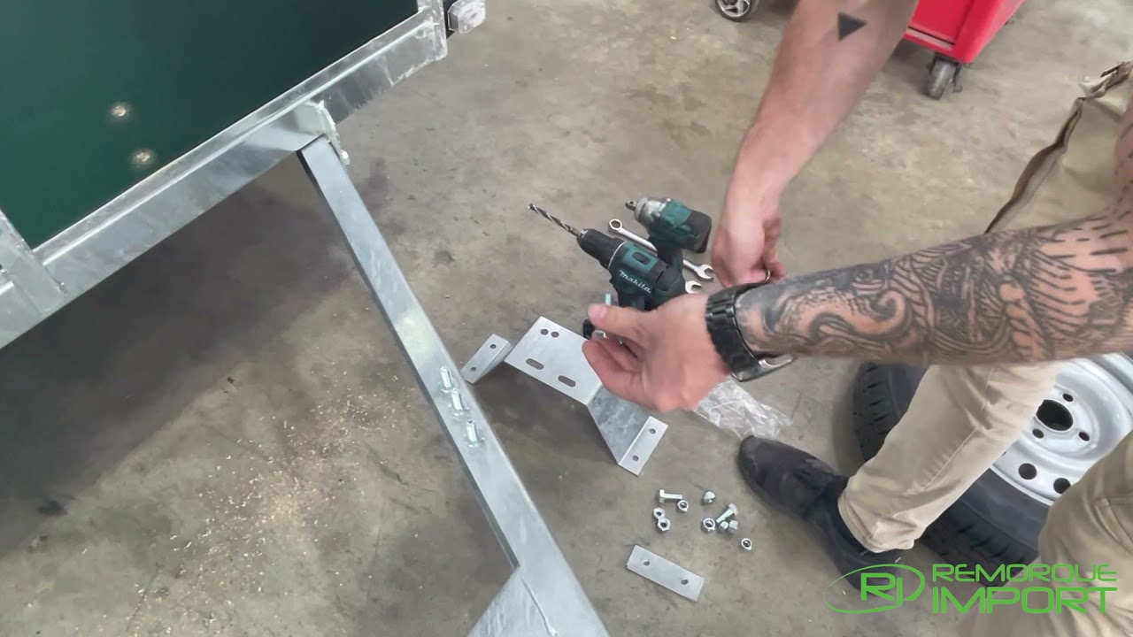 MONTAGE DU SUPPORT DE ROUE DE SECOURS *REMORQUE BOIS* (By Remorque Import)