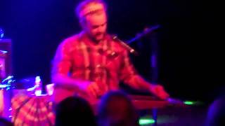 Xavier Rudd - Love Comes And Goes