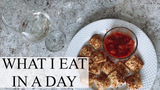 WHAT I EAT IN A DAY + SELF-QUARANTINE RECIPES