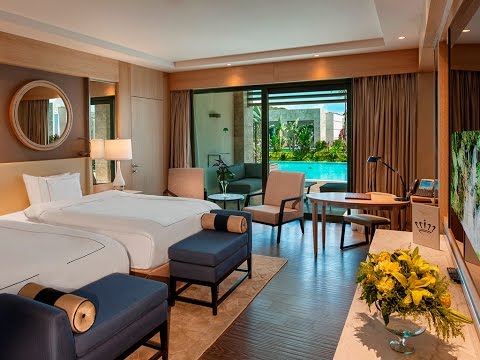 GOLF ROOM BY POOL.