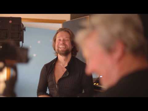 Natáčení písně Protože to nevzdám - Richard Krajčo a Gump ve studiu