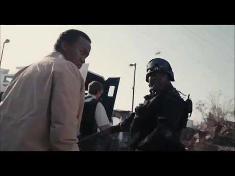 DIstrict 9 - Wikus tries to evict Christopher Johnson [Clip 5 of 13]