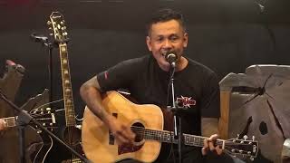 Download lagu JADILAH LEGENDA   OCTAV SICILIA, BOBBY SID & WIS BALI LIVE ACOUSTIC mp3