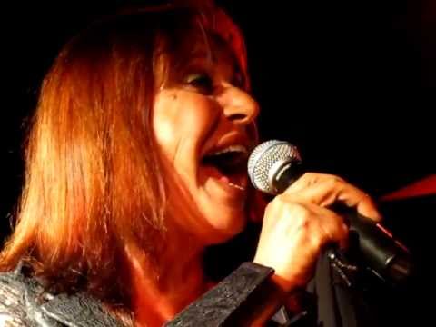 STUPIDA ospite: Viola Valentino con ROMANTICI e SEI UNA BOMBA