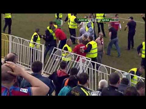 CSKA crazy fans invaded the pitch / Lokomotiv Mezdra - CSKA Sofia