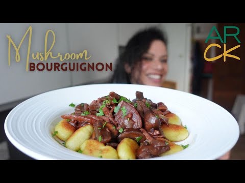 Vegan Mushroom Bourguignon | Ideal for when you're full of hunger and short on time