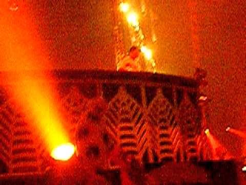 De Q-Dance Feestfabriek - Het Wilhelmus - Brennan Heart Just as Easy