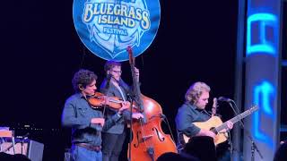 Billy Contreras fiddles Stealin’ Corn with Kentucky Thunder 