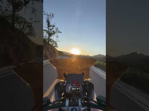 Gonçalves/Minas Gerais, sendo recebidos pelo pôr do sol! #gonçalves #motorrad #sunset #brasil