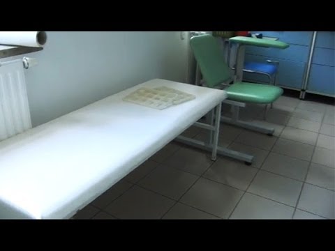 Bolący guzek na nodze w kciukiem człowieka, co robić Palucha korekcji valgus x kształcie nogi