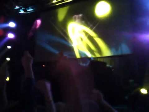 Levels-skrillex remix-performed by avicii-Pittsburgh 2012