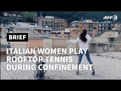 Italian women play rooftop tennis during confinement | AFP