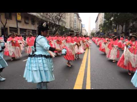 Morenada Fanaticos del folklore en Buenos Aires (Plaza de mayo 2013)