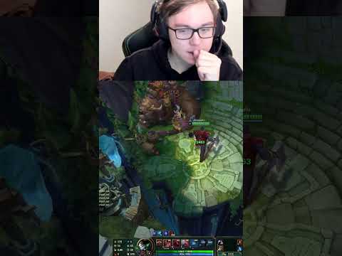 TheBausffs witnesses a 200 IQ GENIUS Gragas